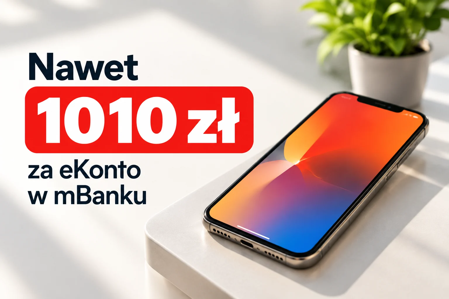 Nawet 1010 zł za eKonto w mBanku, smartfon na jasnym biurku.