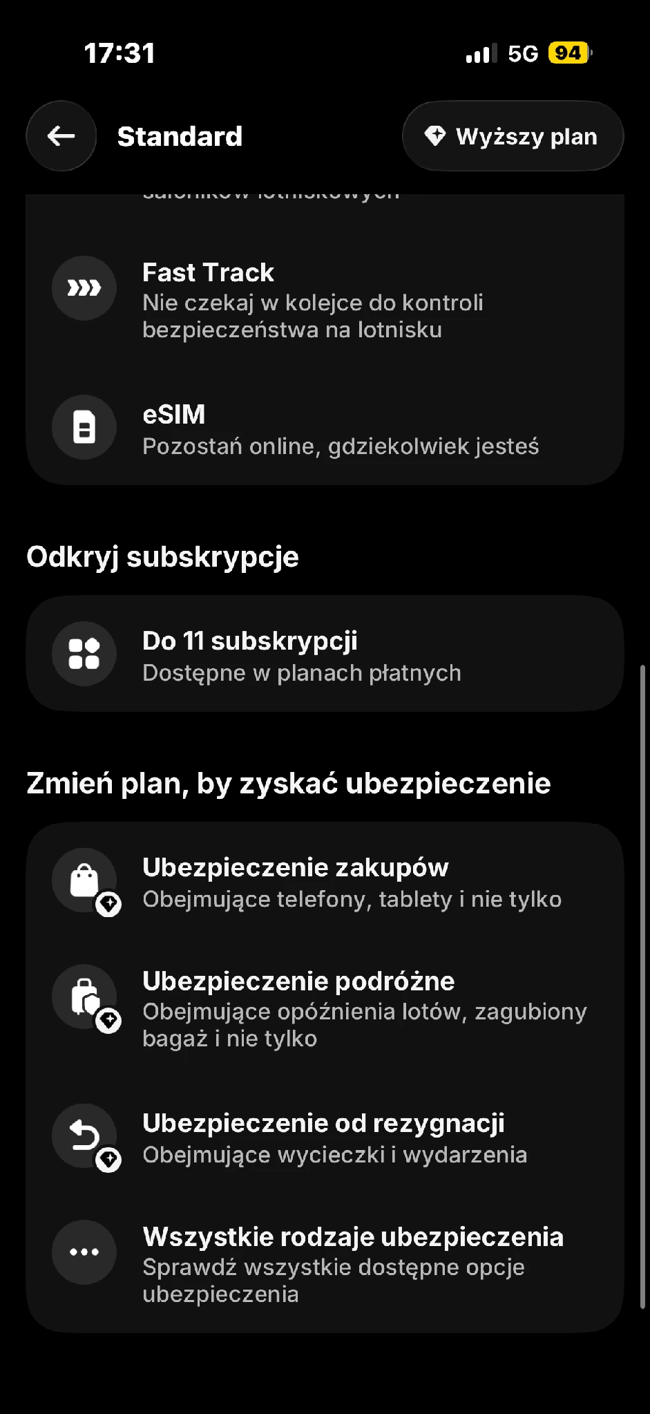 Dolna część widoku Standard: usługi podróżne, subskrypcje oznaczone jako dostępne w płatnych planach oraz ubezpieczenia poprzedzone zachętą do zmiany planu. Brak danych prywatnych.