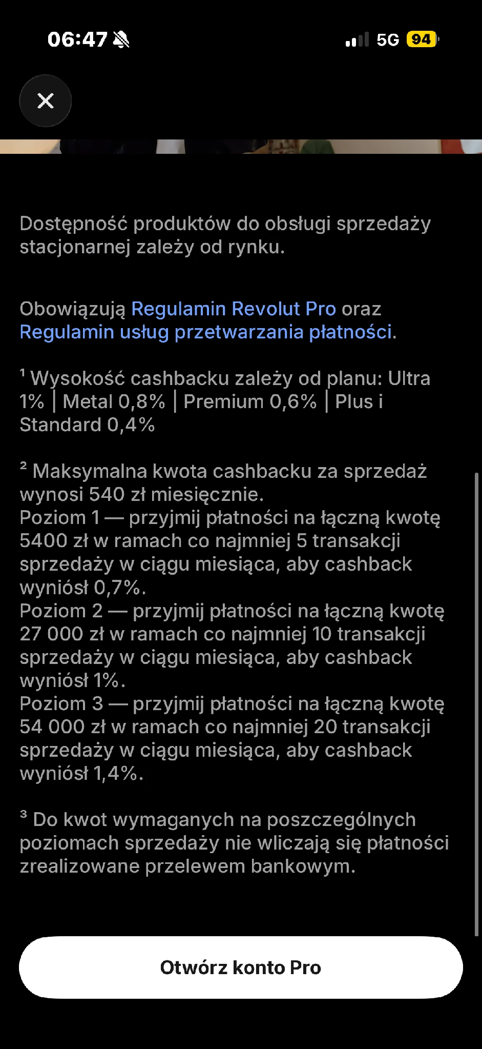 Tabela oferty rozróżnia podstawowy cashback oraz dodatkowe poziomy